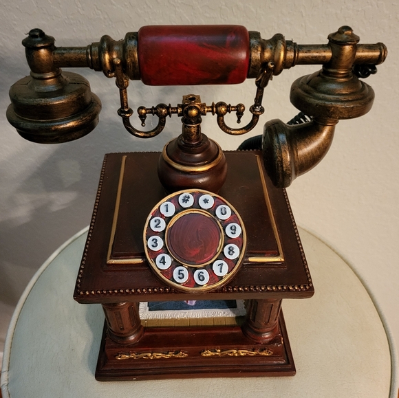 Vintage Style Christmas Rotary Phone Decor - Picture 7 of 12